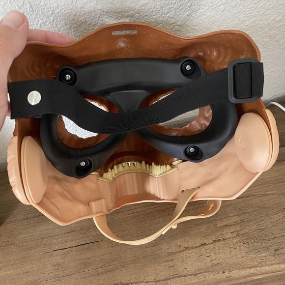 JURASSIC WORLD T-REX TYRANNOSAURUS REX BROWN DINOSAUR MASK MOVEABLE JAW EUC - Picture 4 of 4